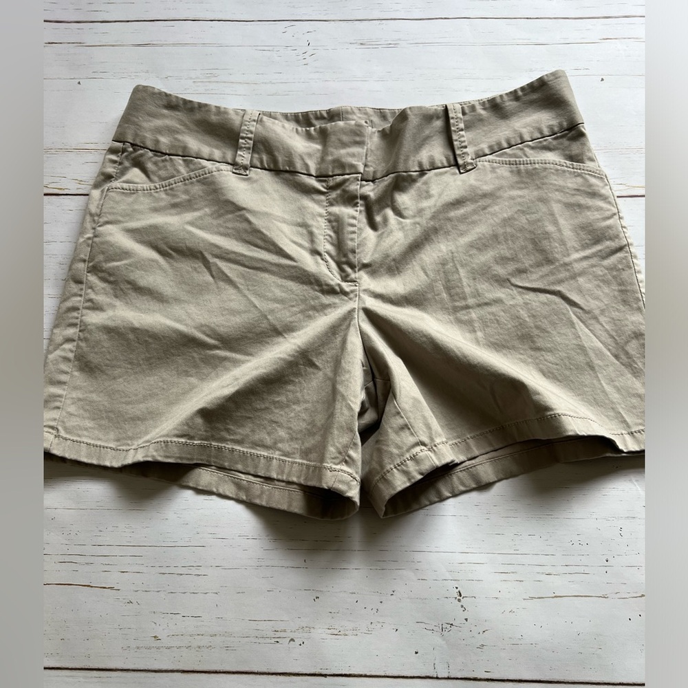 Ann Taylor Khaki Flat Front Short Size 10 Preppy Classic Tan Chino Summer